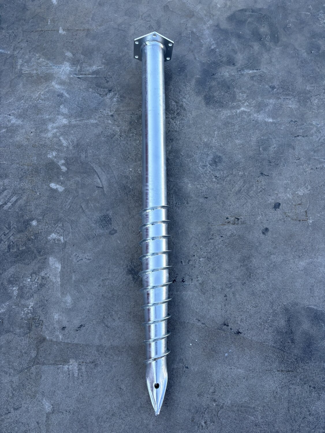F68 x 1000 x 2.0-120 x 5 screw pile with an M-profile flange, vertical